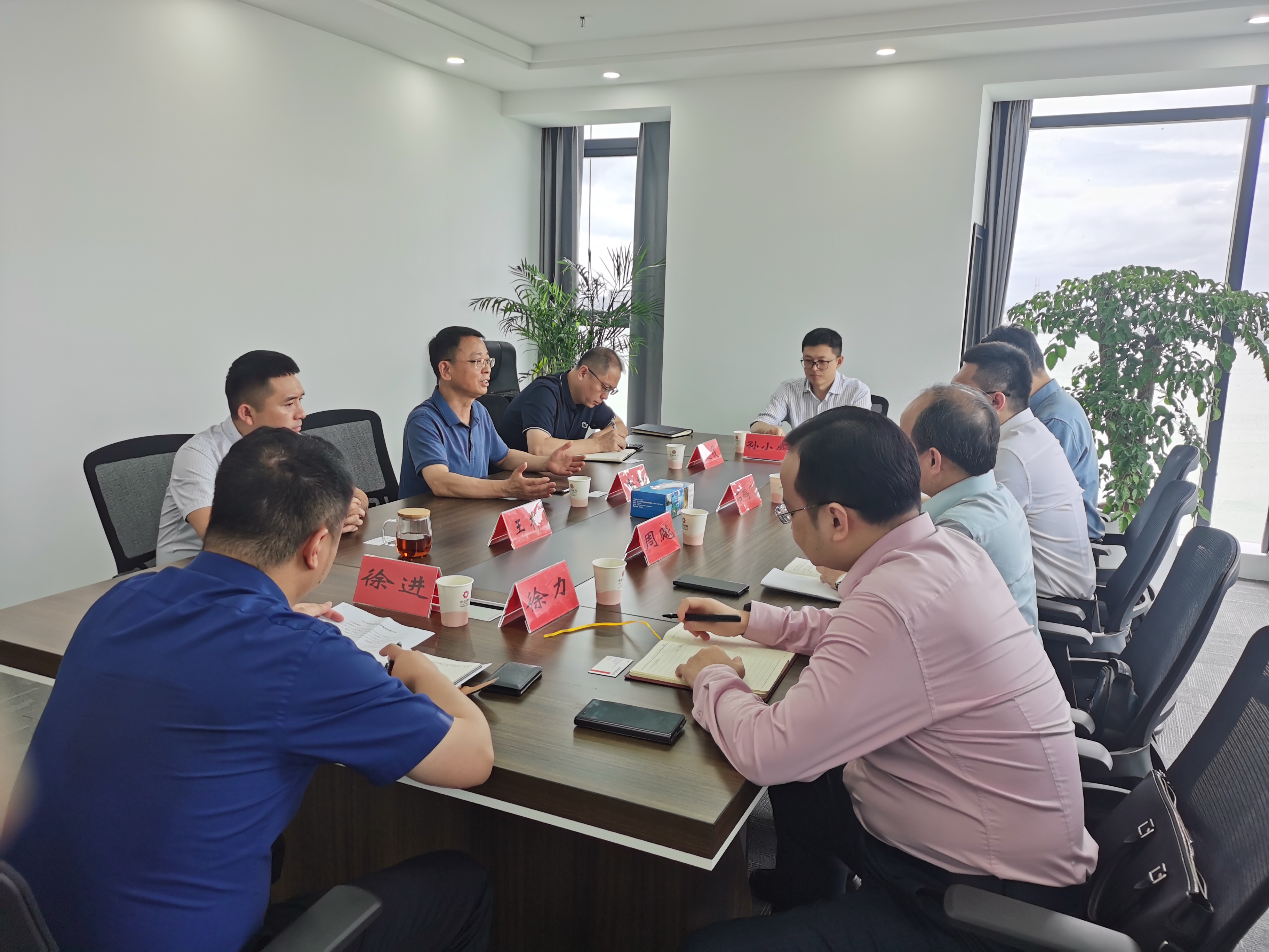 民生銀行南昌分行行長(zhǎng)石鵬飛一行到九江國控集團(tuán)開展合作洽談