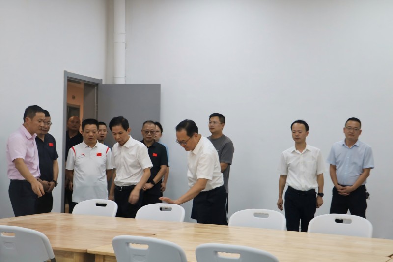 省體育局黨組書記、局長(zhǎng)李小平在九江調(diào)研2024年WTA江西網(wǎng)球公開(kāi)賽籌備工作情況